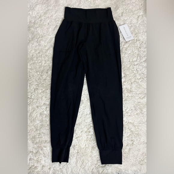 Athleta Pants & Jumpsuits Nwt Athleta Salutation Jogger Black 6